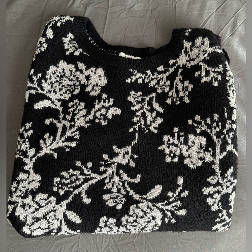 Warm patterned sweater. Plus size.